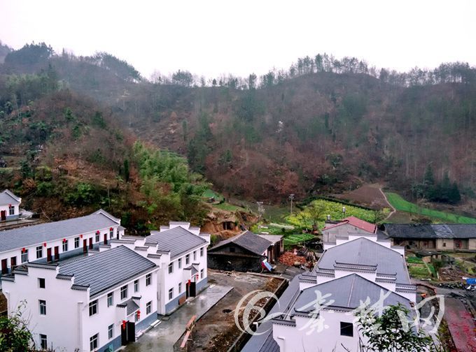 竹山县竹坪乡搬出深山天地宽