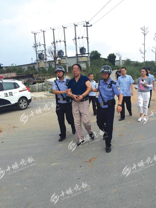 一"老赖"看到直播主动到法院处理债务_十堰综合_十堰新闻_十堰秦楚网