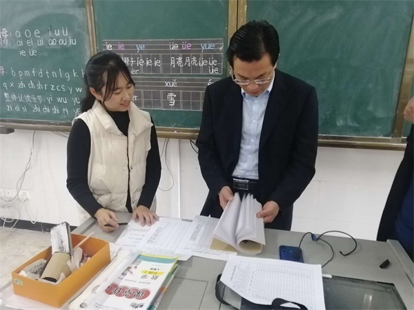 郧阳区教育局深入五峰乡调研教育教学工作_中学教育_教育频道_十堰秦