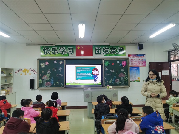 市重庆路小学举行开学典礼_小学教育_教育频道_十堰秦楚网 十堰新闻