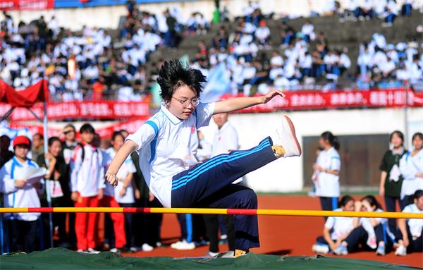 东风高中秋季运动会开幕