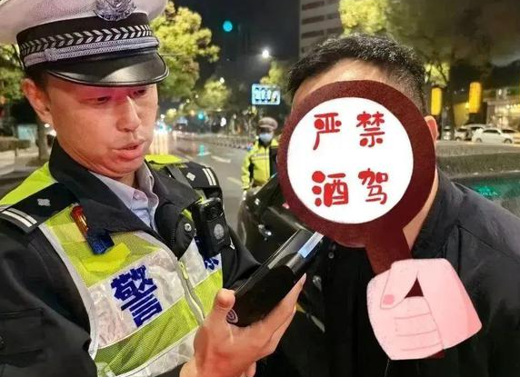 男子違法成“常態” 7次無證駕駛還酒駕