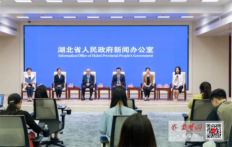 十堰人醫(yī)航空救援科主任郭文萍亮相湖北省“一切為了人民健康”記者見(jiàn)面會(huì)