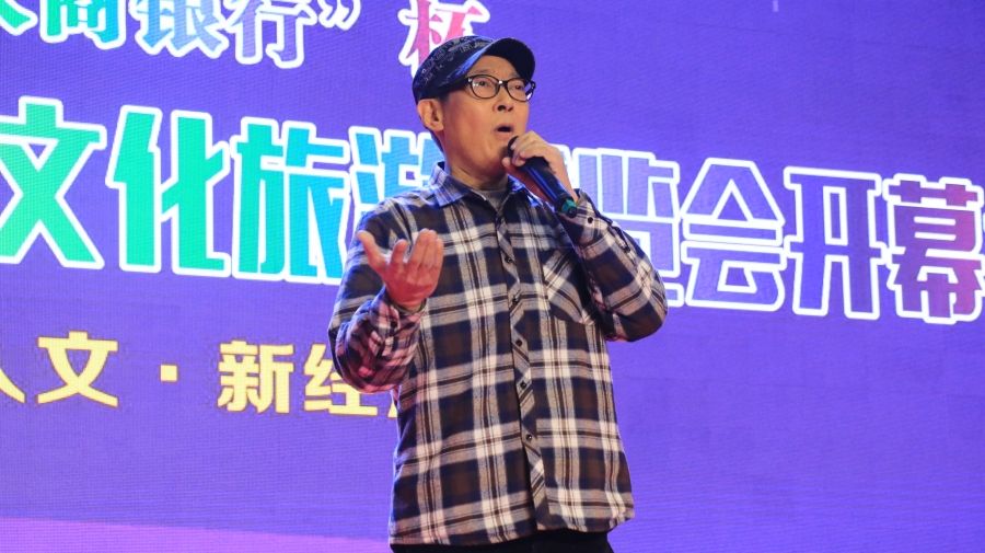 中国第一配音演员葛平十堰亮嗓现场点评指导参赛选手