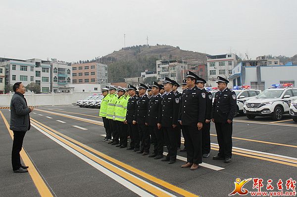 鄖西縣公安局16輛新警車配發基層一線