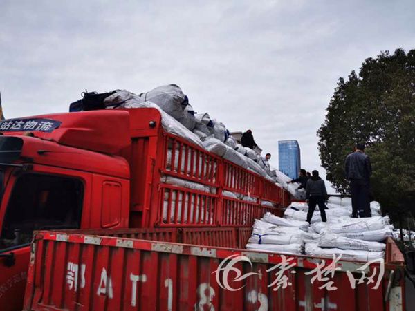 省备灾中心向十堰调拨8车抗疫救援物资